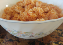 ארוחה בסיר- אורז אדום עם קוביות חזה עוף